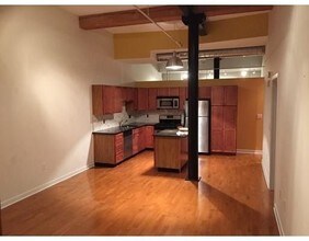 160 Fremont St-Unit -205 in Worcester, MA - Building Photo - Building Photo
