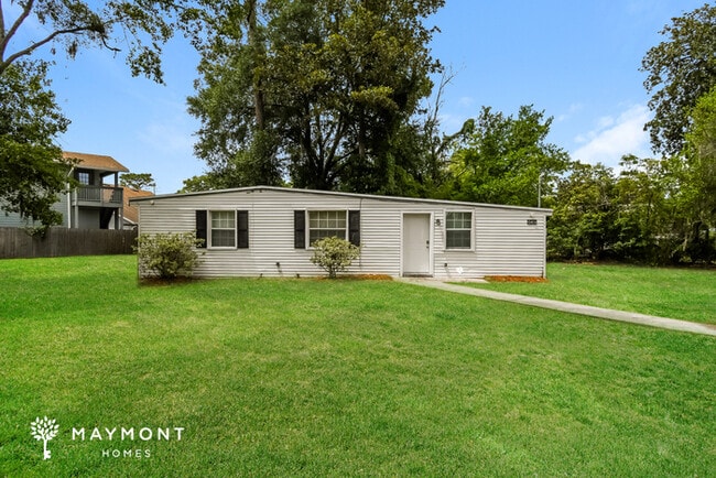 property at 10406 Pinehurst Dr