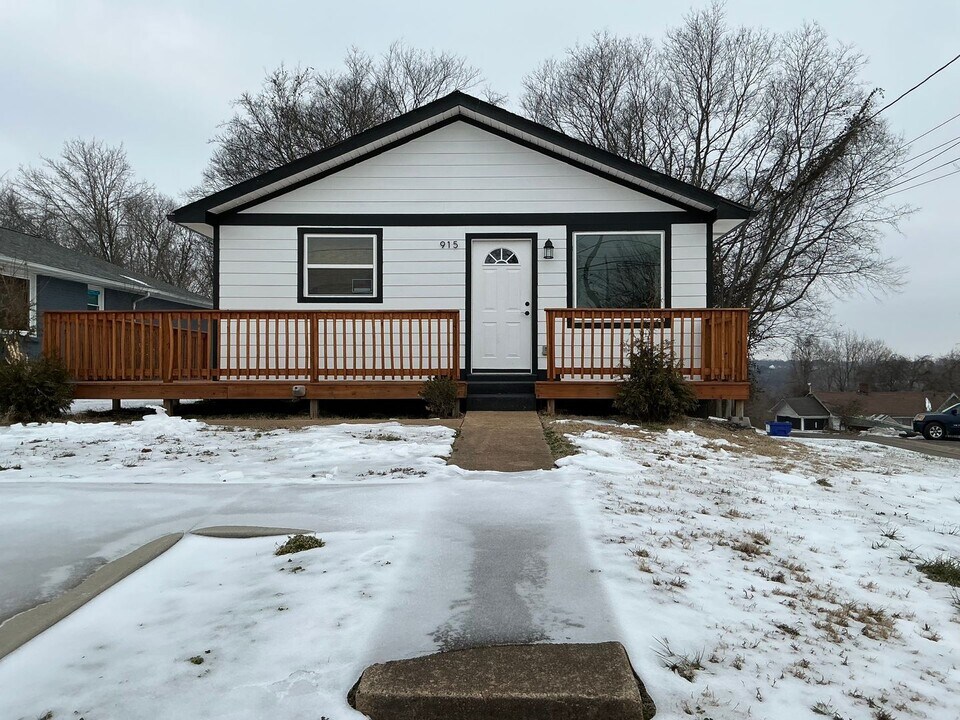 915 Shearor St in Clarksville, TN - Building Photo