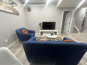 5740 Kootook Wy SW in Edmonton, AB - Building Photo - Building Photo