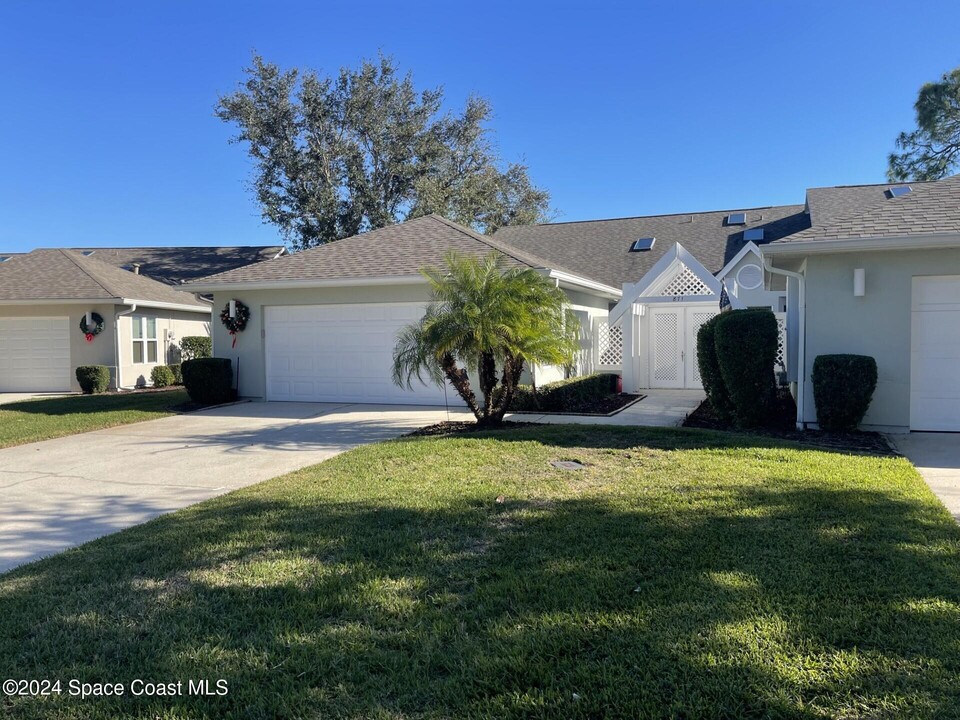 871 Oakwood Dr in Melbourne, FL - Building Photo