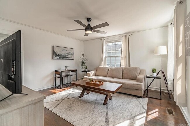 property at 3414 N Magnolia St