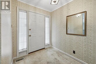 1087 Linbrook Rd in Oakville, ON - Building Photo - Building Photo