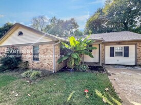 8405 Greenbrook Pkwy in Southaven, MS - Building Photo