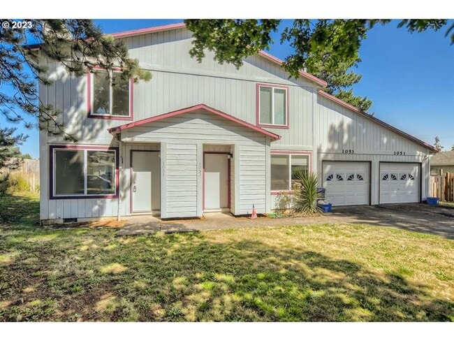 1051-1053 Birchwood Dr in Oregon City, OR - Building Photo - Building Photo