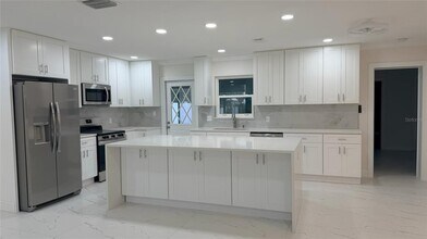 3727 Overlook Dr NE in St. Petersburg, FL - Building Photo - Building Photo