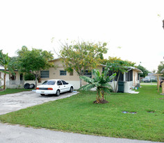 4730-4740 SW 43rd Ter in Fort Lauderdale, FL - Building Photo