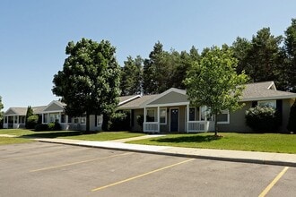 PARK MEADOW APARTMENTS in Gaylord, MI - Building Photo - Building Photo