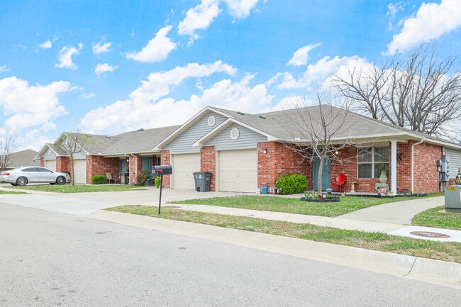 Cherokee Meadows in Tulsa, OK - Foto de edificio - Building Photo