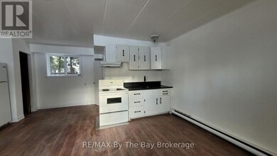 280 River Rd E in Wasaga Beach, ON - Building Photo - Building Photo