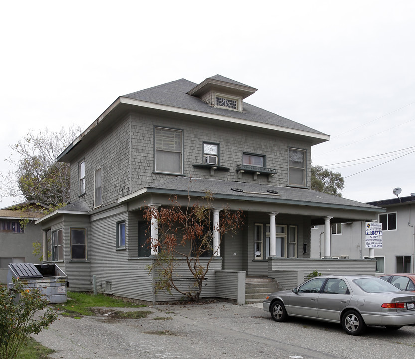 756 Cooper Ave in Yuba City, CA - Foto de edificio