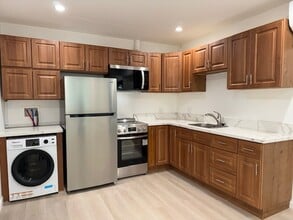 18417 Tuba St, Unit #18415 in Northridge, CA - Foto de edificio - Building Photo