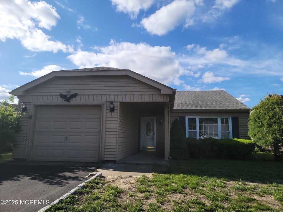 30 St Paul Pl in Manchester Township, NJ - Building Photo