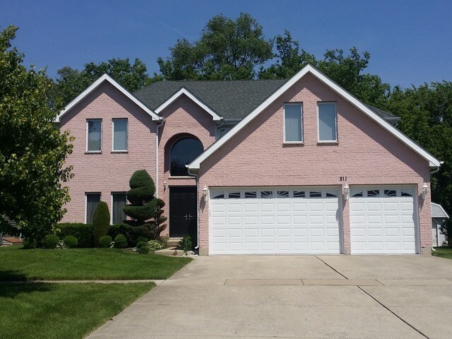 211 N Prospect Ave in Streamwood, IL - Building Photo