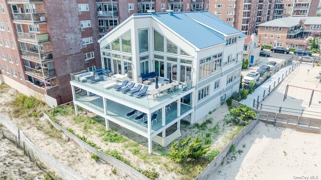 770 Shore Rd in Long Beach, NY - Foto de edificio - Building Photo