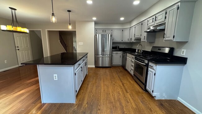 9085 Golden Sunset Ln in Springfield, VA - Building Photo - Building Photo