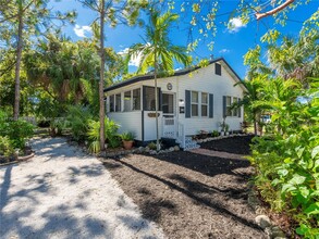 229 SW 3rd Pl in Dania Beach, FL - Building Photo - Building Photo