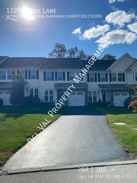 1229 Derry Ln in West Chester, PA - Building Photo