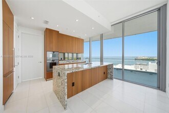 175 SE 25th Rd, Unit 1403 in Miami, FL - Building Photo - Building Photo