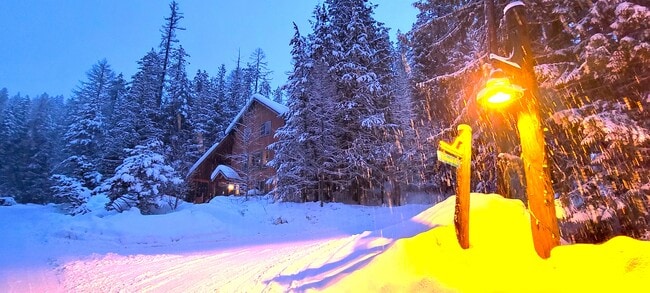 3000 Big Mountain Rd in Whitefish, MT - Foto de edificio - Building Photo