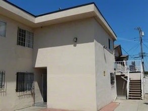 11116 Berendo Ave in Los Angeles, CA - Building Photo - Building Photo