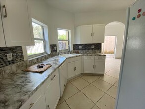 19522 NW 79th Pl in Hialeah, FL - Building Photo - Building Photo