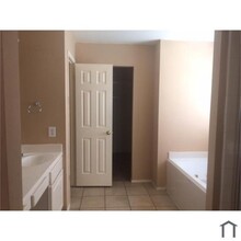 815 Hillock Bluff Cir in Houston, TX - Building Photo - Building Photo