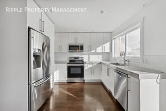 1530 Bayside Ave SW in Airdrie, AB - Building Photo - Building Photo