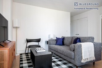 250 W 19th St in New York, NY - Building Photo - Building Photo