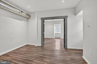 129 W Susquehanna Ave in Philadelphia, PA - Building Photo - Building Photo