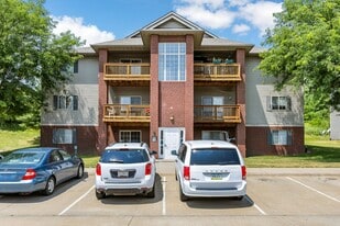 2272 Holiday Rd in Coralville, IA - Building Photo