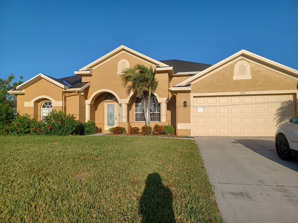 2117 NW 14th Terrace in Cape Coral, FL - Building Photo