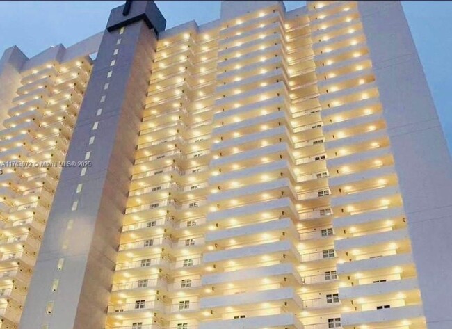 14951 Royal Oaks Ln, Unit # 1006 in North Miami, FL - Building Photo - Building Photo
