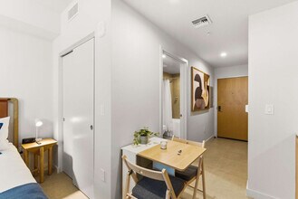 11 NE 6th St, Unit SI FL27-ID1492755P in Miami, FL - Foto de edificio - Building Photo