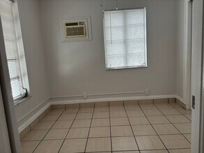 627 SW 21st Ave, Unit 4 in Miami, FL - Building Photo - Building Photo