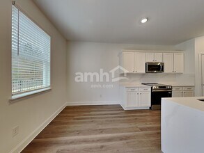 496 Pointe Dr in Dallas, GA - Foto de edificio - Building Photo