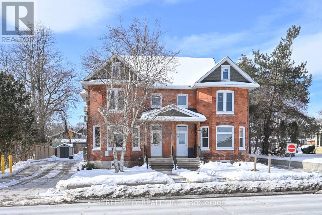 170-170 Bradford St in Barrie, ON - Building Photo