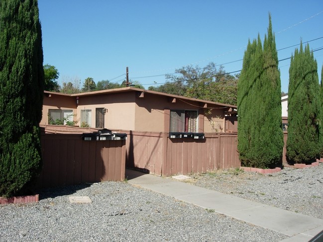 1251-1253 S Tulip St in Escondido, CA - Foto de edificio - Building Photo