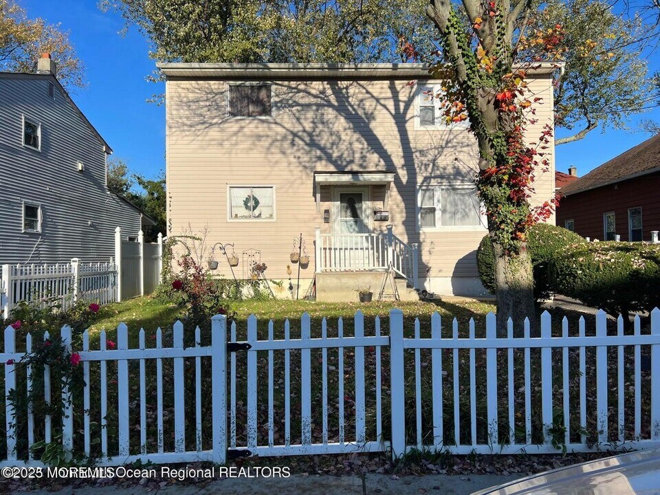 143 N 5th Ave in Long Branch, NJ - Building Photo