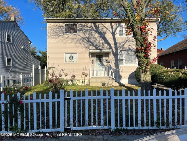 property at 143 N 5th Ave