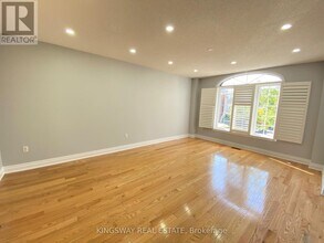 33 Caranci Crescent in Brampton, ON - Building Photo - Building Photo