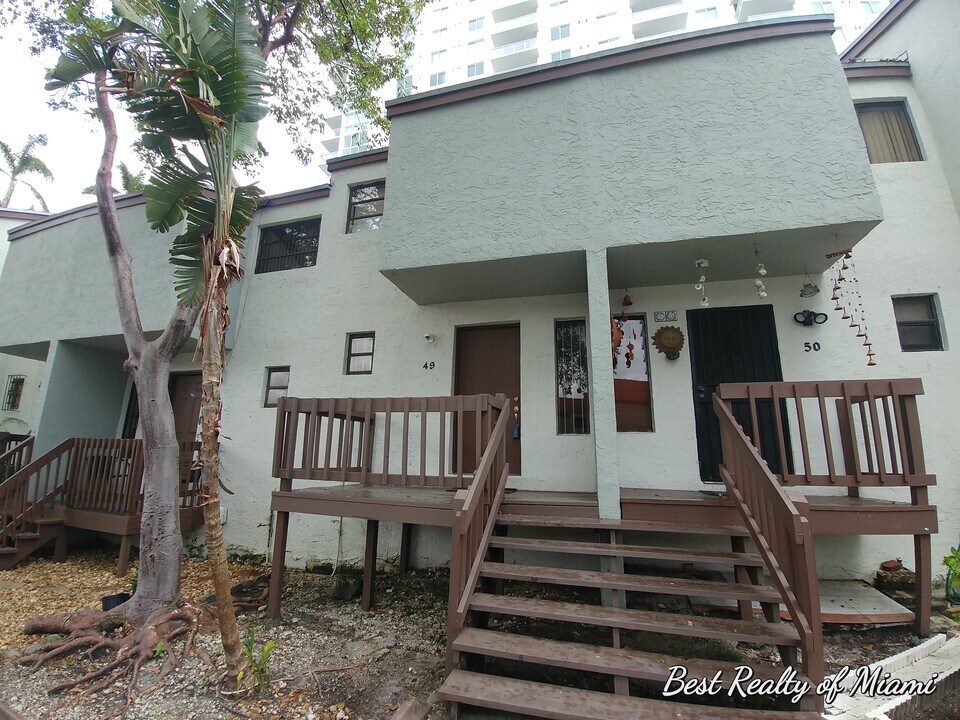 1901 NW S River Dr, Unit 49 in Miami, FL - Building Photo