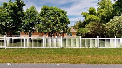 2573 S Stewart St in Kissimmee, FL - Building Photo - Building Photo
