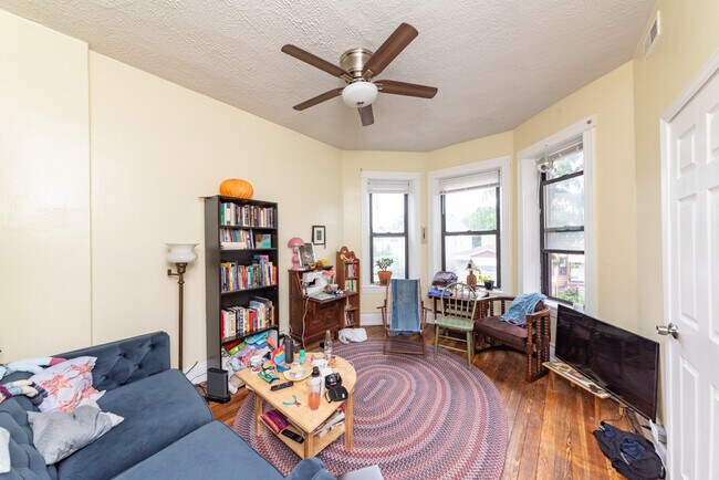 3107 N Bernard St-Unit -2 in Chicago, IL - Building Photo - Building Photo