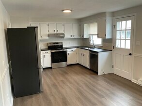 25 Central St in Marblehead, MA - Building Photo - Building Photo