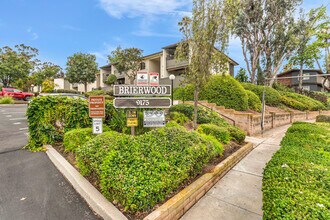 9175 Campina Dr, Unit 30 in La Mesa, CA - Foto de edificio - Building Photo