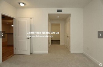 6 Cameron Ave, Unit 206A in Somerville, MA - Building Photo - Building Photo