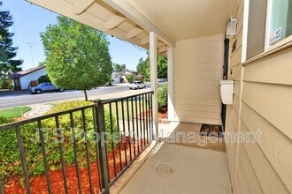 2128 W La Loma Dr in Rancho Cordova, CA - Building Photo - Building Photo