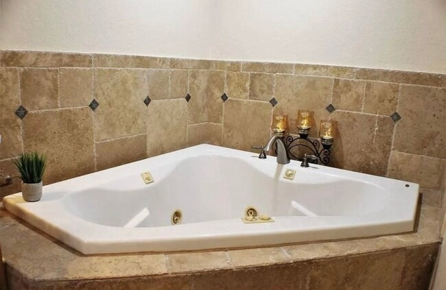 6424 Santa Monica Dr, Unit B in Tampa, FL - Foto de edificio - Building Photo