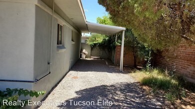 2934 E Cushman Dr in Tucson, AZ - Building Photo - Building Photo